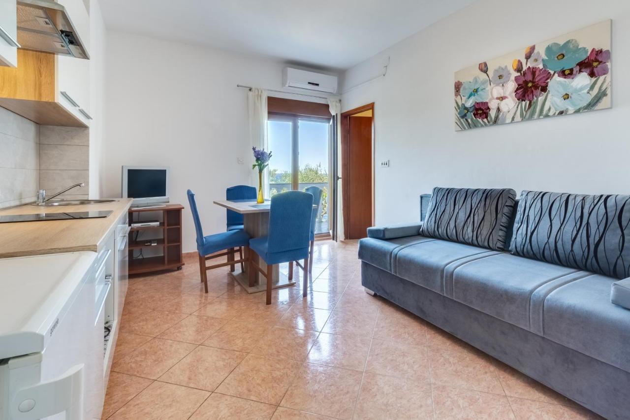Family Friendly Seaside Apartments Kozino, Zadar - 5756 Petrcane Luaran gambar