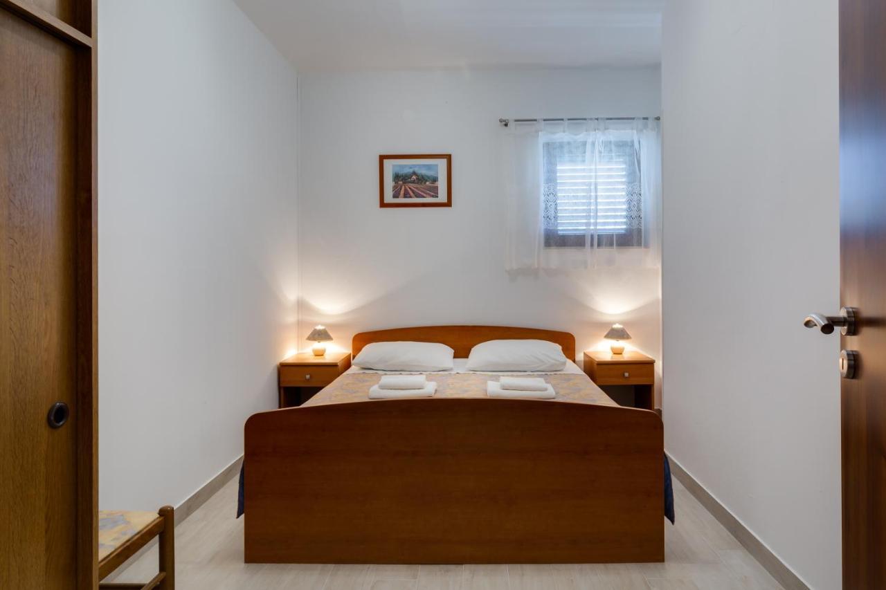 Family Friendly Seaside Apartments Kozino, Zadar - 5756 Petrcane Luaran gambar