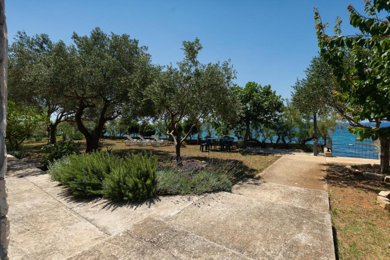 Family Friendly Seaside Apartments Kozino, Zadar - 5756 Petrcane Luaran gambar