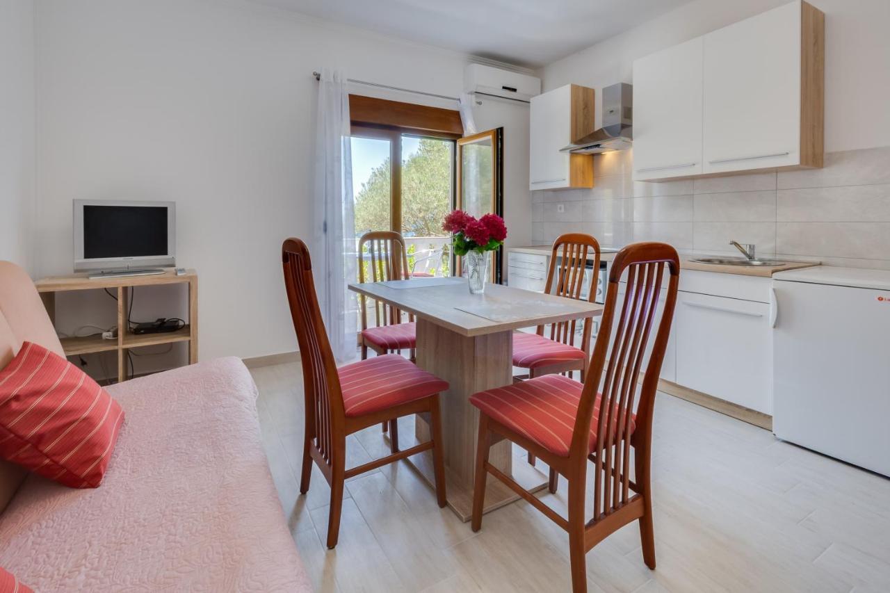 Family Friendly Seaside Apartments Kozino, Zadar - 5756 Petrcane Luaran gambar