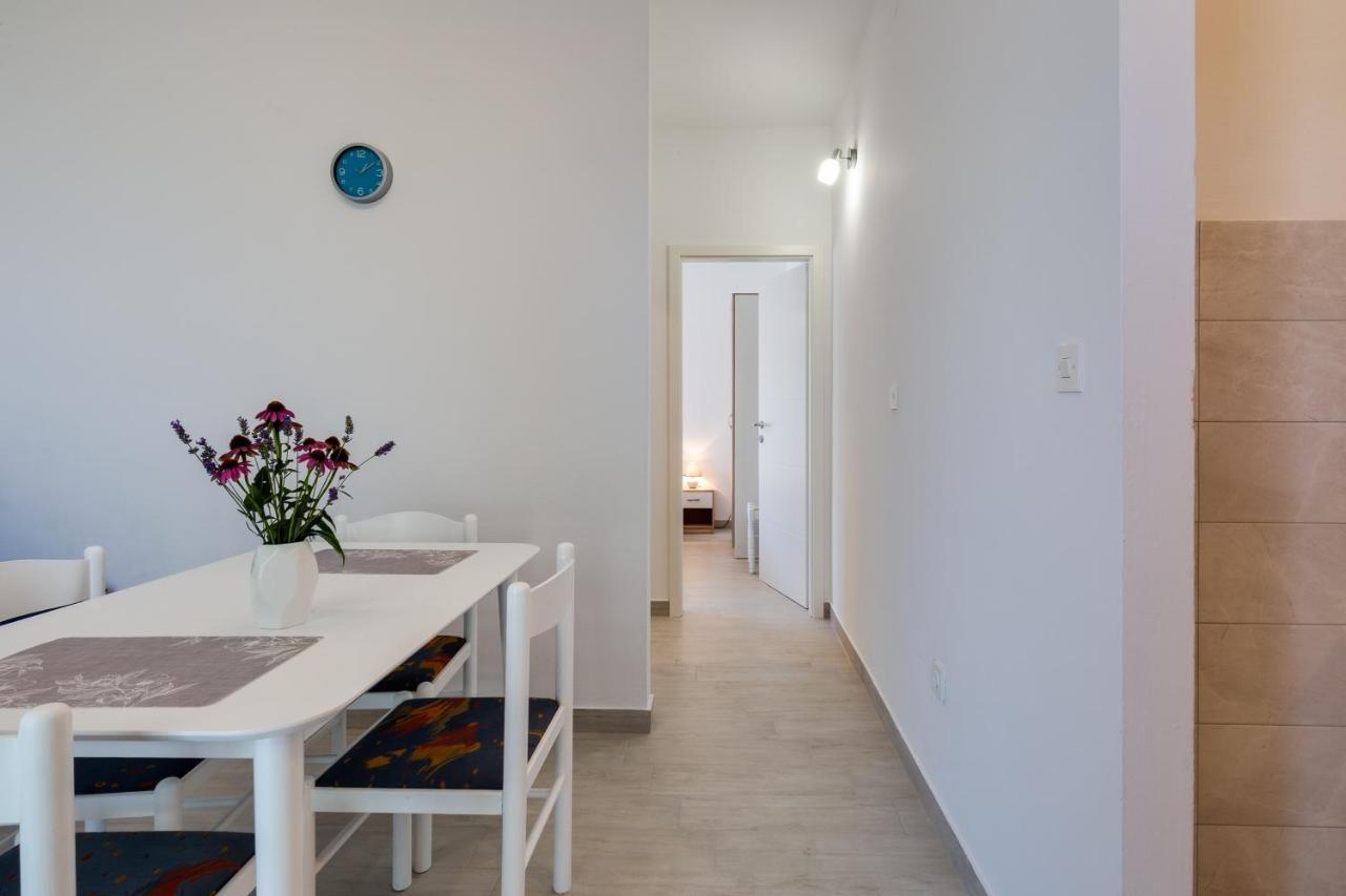 Family Friendly Seaside Apartments Kozino, Zadar - 5756 Petrcane Luaran gambar