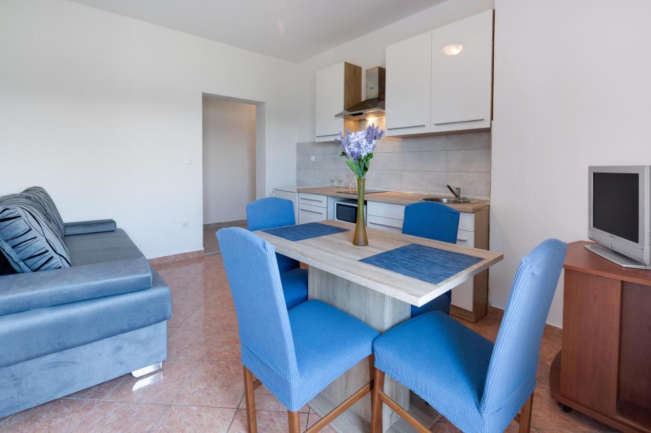Family Friendly Seaside Apartments Kozino, Zadar - 5756 Petrcane Luaran gambar