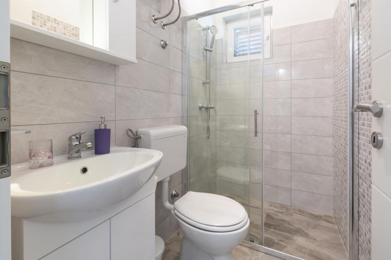 Family Friendly Seaside Apartments Kozino, Zadar - 5756 Petrcane Luaran gambar
