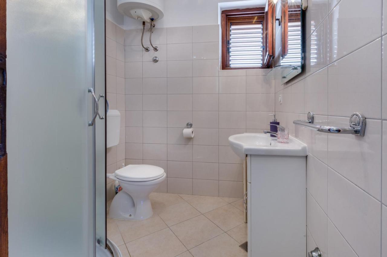 Family Friendly Seaside Apartments Kozino, Zadar - 5756 Petrcane Luaran gambar
