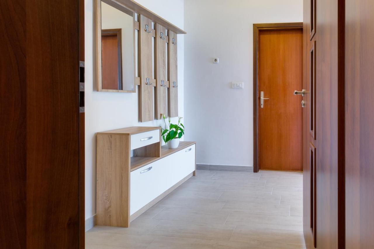 Family Friendly Seaside Apartments Kozino, Zadar - 5756 Petrcane Luaran gambar