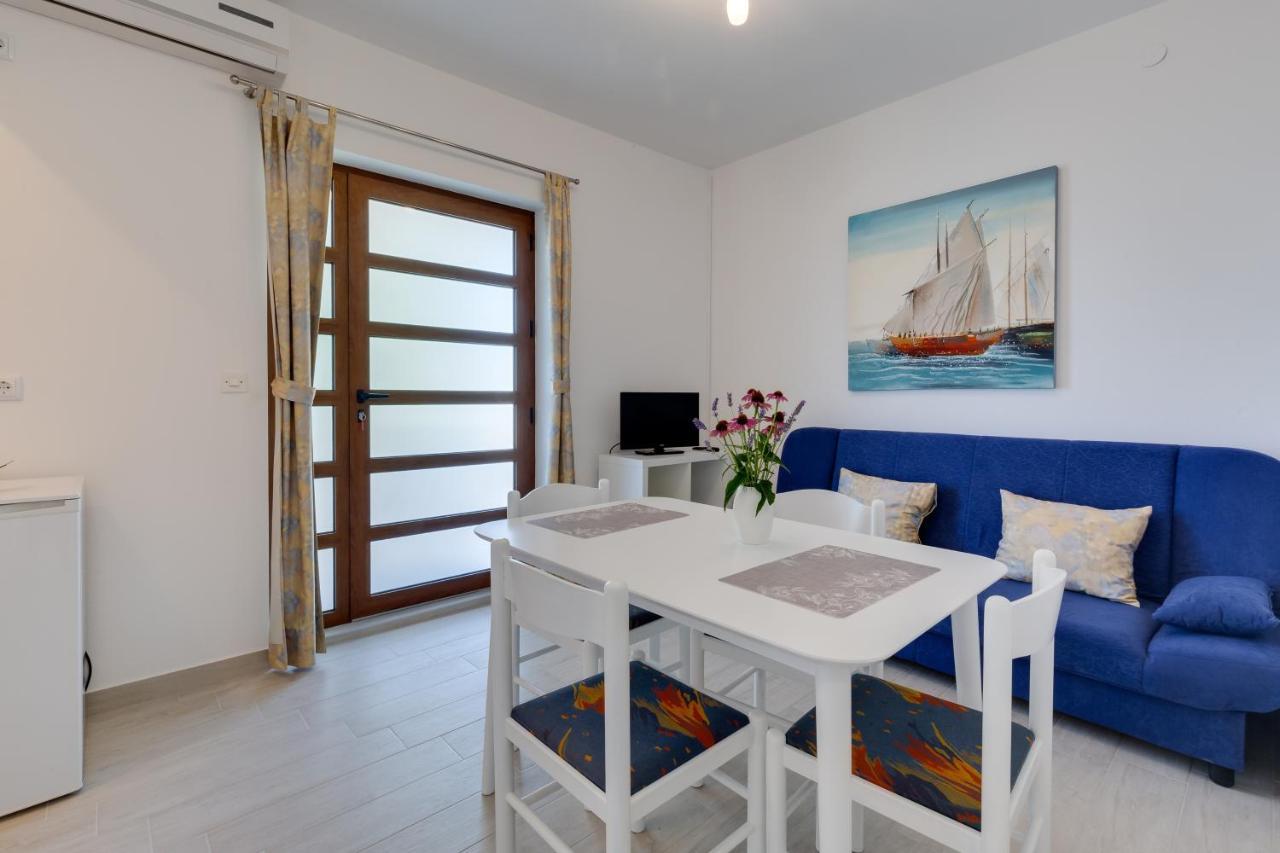 Family Friendly Seaside Apartments Kozino, Zadar - 5756 Petrcane Luaran gambar