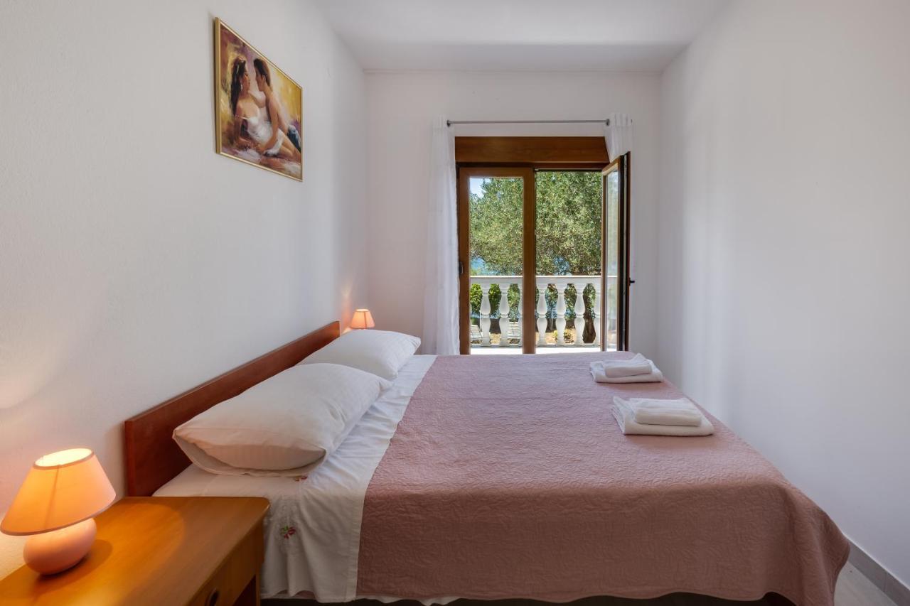 Family Friendly Seaside Apartments Kozino, Zadar - 5756 Petrcane Luaran gambar