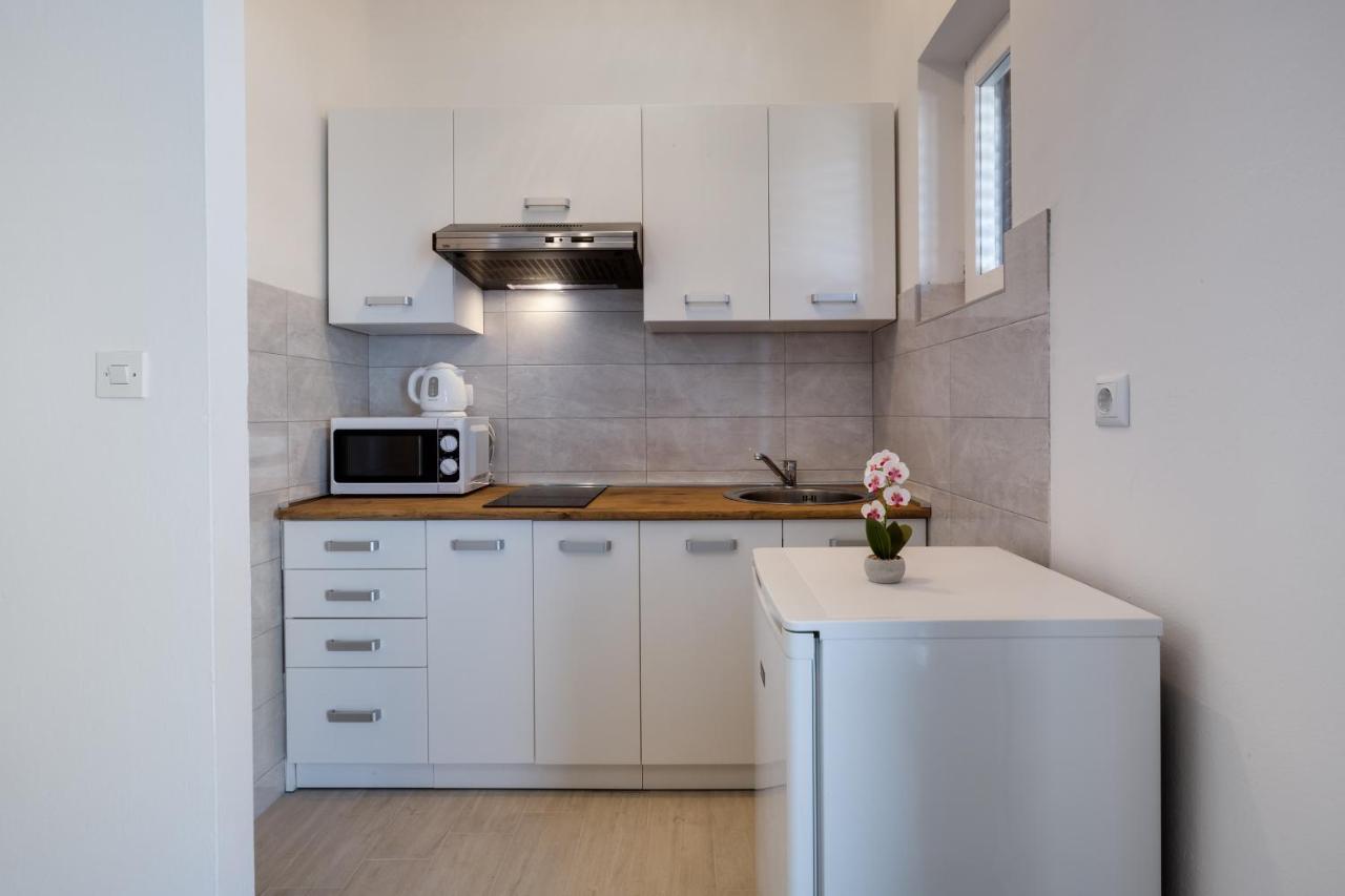 Family Friendly Seaside Apartments Kozino, Zadar - 5756 Petrcane Luaran gambar
