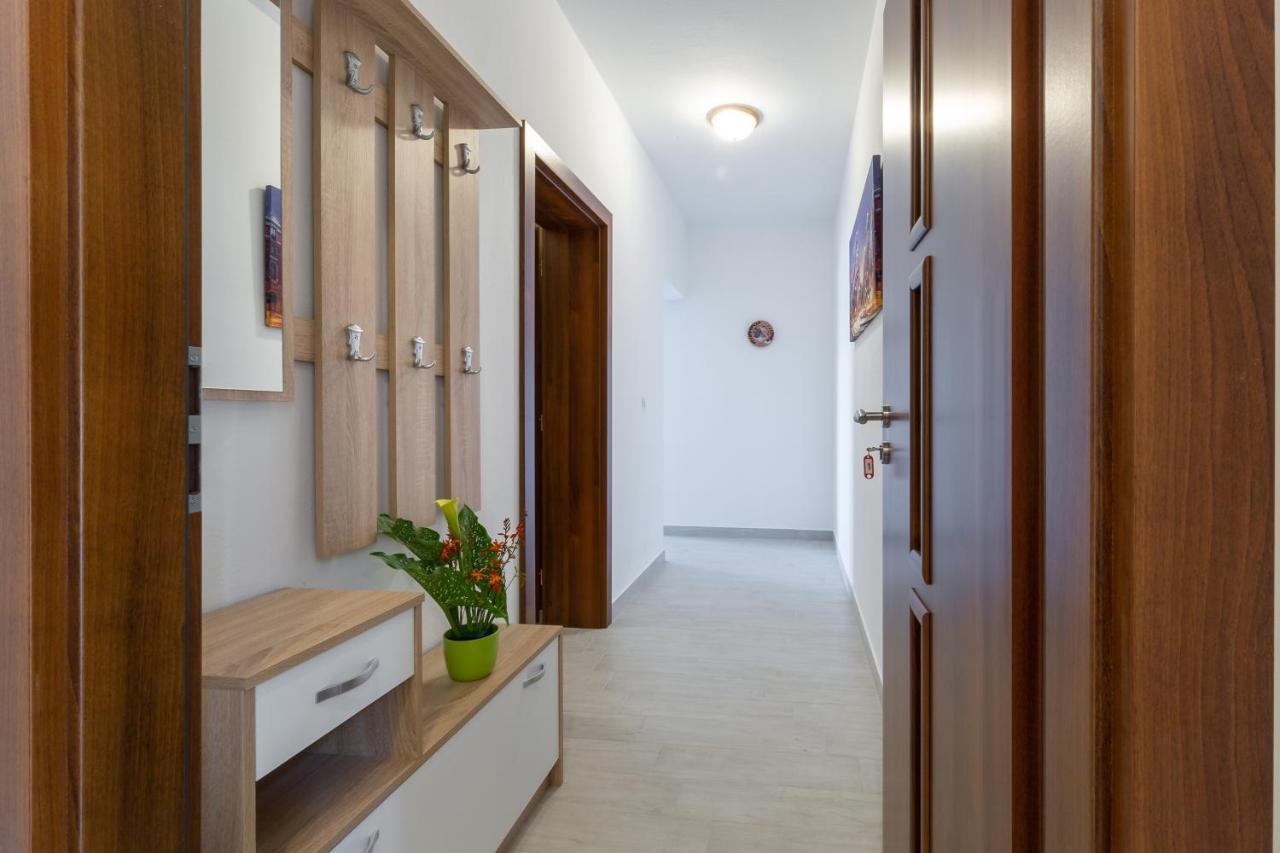 Family Friendly Seaside Apartments Kozino, Zadar - 5756 Petrcane Luaran gambar