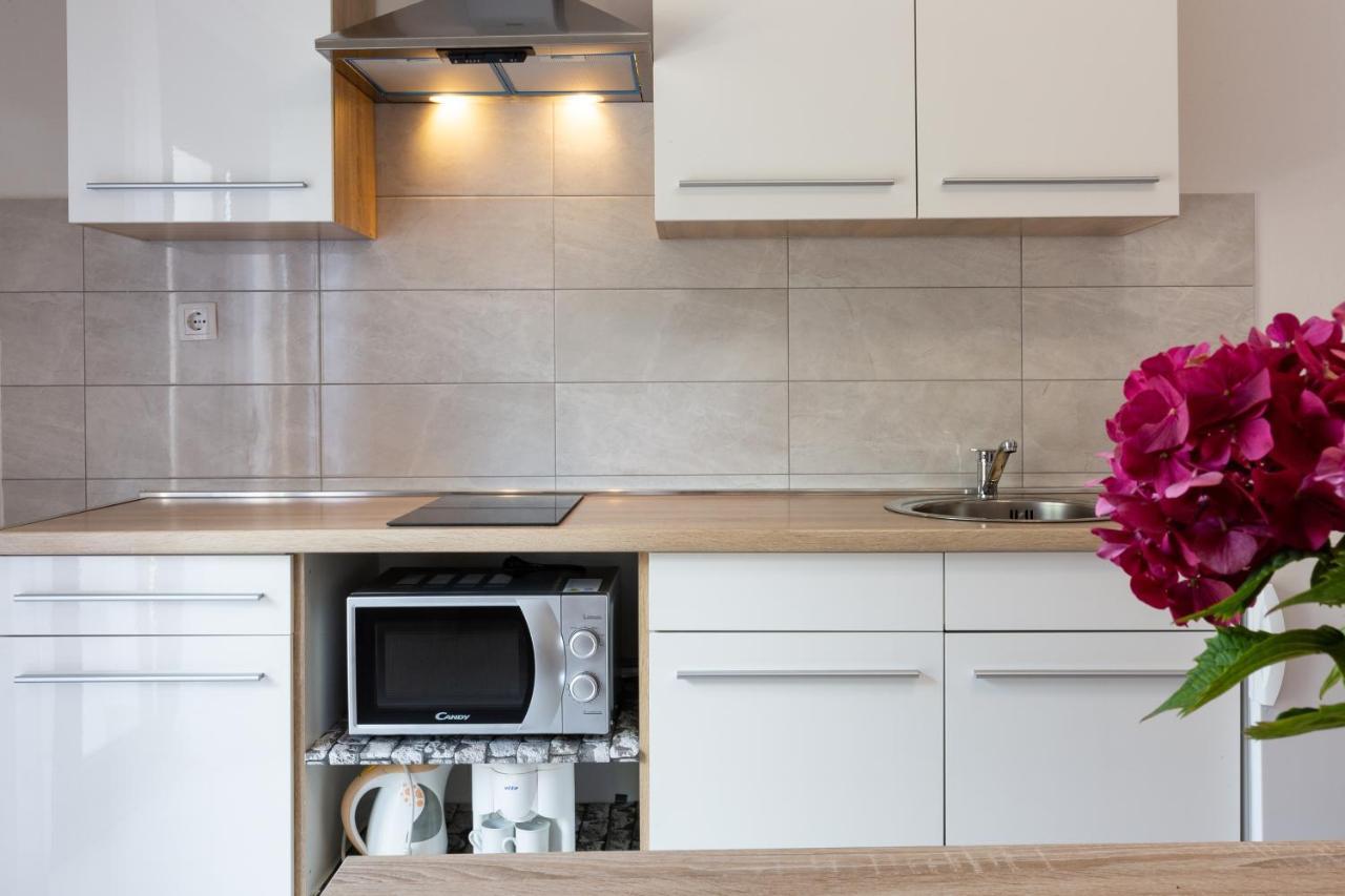 Family Friendly Seaside Apartments Kozino, Zadar - 5756 Petrcane Luaran gambar