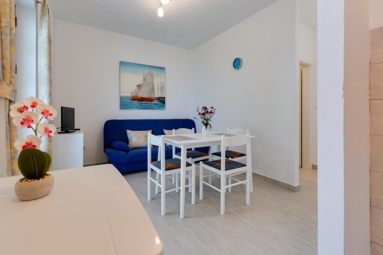 Family Friendly Seaside Apartments Kozino, Zadar - 5756 Petrcane Luaran gambar
